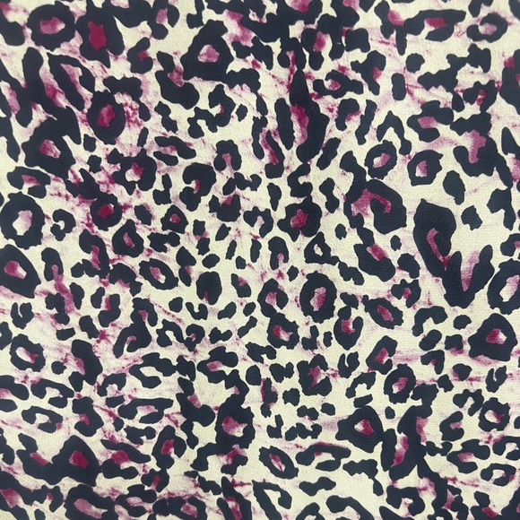 Torrid short sleeve preowned plus blouse, size 2 - Picture 5 of 6